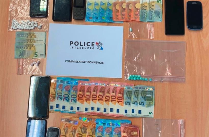 Diese Gegenstände wurden bei der Polizeiaktion beschlagnahmt
