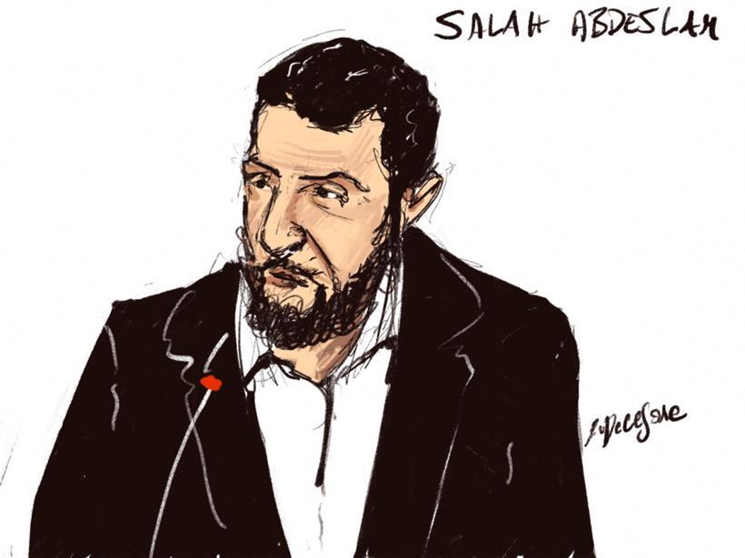 Diese Gerichtsskizze von Jonathan De Cesare zeigt den Angeklagten Salah Abdeslam am 5. April 2023 bei einer Anhörung während des Prozesses zu den Selbstmordattentaten vom 22. März 2016
