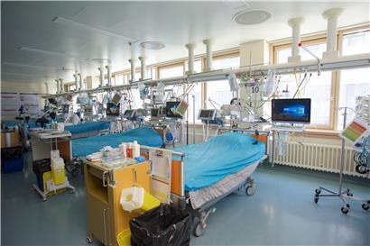 Diese Intensivbetten sind für Patienten, die sich mit dem Corona-Virus infiziert haben und einen ernsten Krankheitsverlauf erleben.
