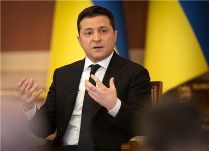 „Diese Panik brauchen wir nicht“: Wolodymyr Selenskyj, Präsident der Ukraine, will die „Stabilisierung“ der ukrainischen Wirtschaft
