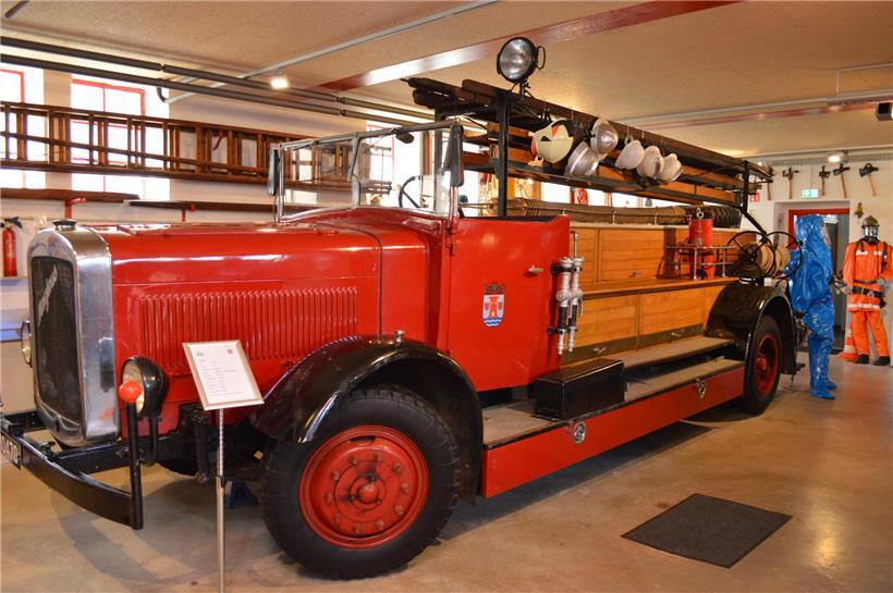 Einsatzwagen der Feuerwehr in Halle Colmar-Berg, restauriert von Frënn vum Pompjeesmusée und nach Wiltz gebracht