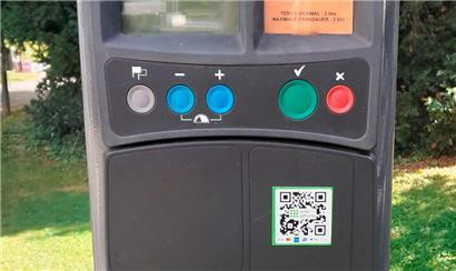 Dieser QR-Code wurde von Betrügern angebracht und dient nicht zum Zahlen der Parkgebühren
