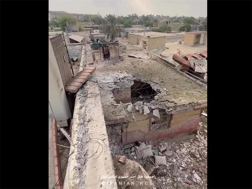 Dieser Screenshot aus einem Video des iranischen Roten Halbmonds soll die Verwüstung nach einem US-Luftangriff auf eine Hochzeitsfeier zeigen