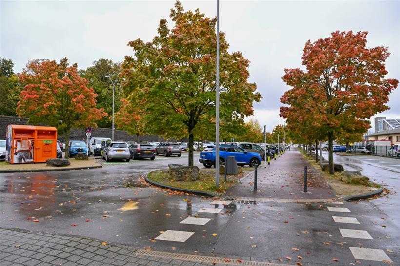 Dieser Teil des Parkplatzes am Bahnhof Bettemburg ist seit dieser Woche plattgew...