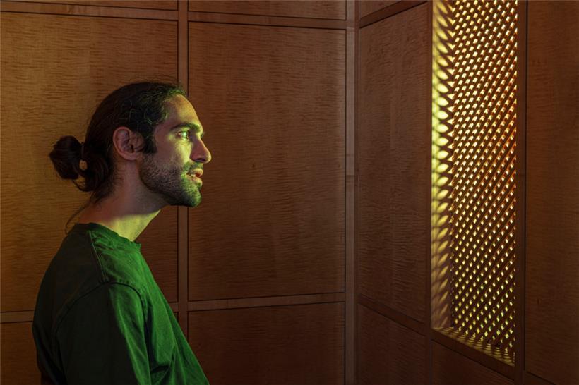 Dieser junge Mann ist nicht Jesus – sondern ein bibelfester Tester.
