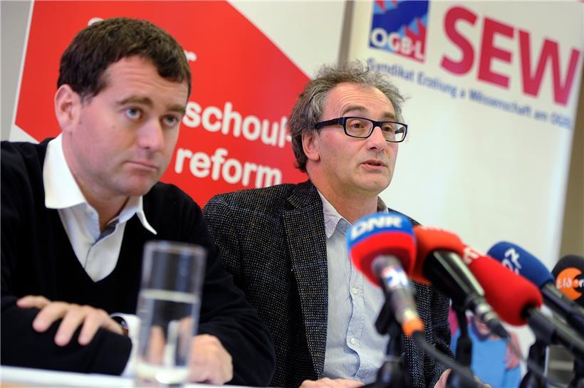 Dieses Archiv-Bild zeigt die beiden Präsidenten Patrick Remakel (SNE/CGFP, l.) und Patrick Arendt (SEW/OGBL) bei der Bilanz zur Grundschulreform
