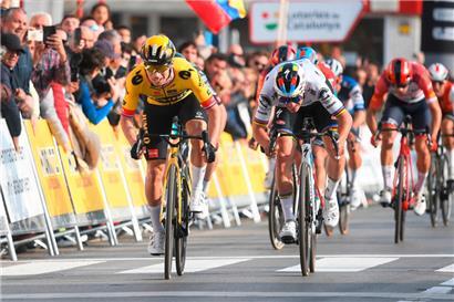Dieses Duell erwarten die Experten beim Giro: Primoz Roglic (links) gegen Weltmeister Remco Evenepoel 
