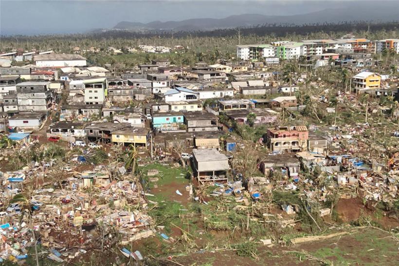 Dieses Foto, das von der Zivilsicherheit zur Verfügung gestellt wurde, zeigt einen Teil des französischen Territoriums Mayotte im Indischen Ozean, nachdem die Insel von dem schlimmsten Zyklon seit fast einem Jahrhundert heimgesucht wurde
