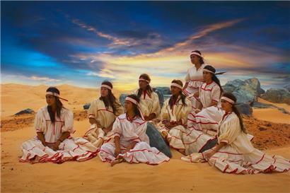 Dieses Foto findet man, wenn man nach „Indianern“ sucht: Mitglieder der rund 50.000 Personen starken uto-aztekischen Gruppe der Rarámuri im Südwesten des mexikanischen Bundesstaates Chihuahua. 
