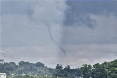 Dieses Foto wurde vom Stade de Luxembourg aus aufgenommen – links der Howalder Wasserturm
