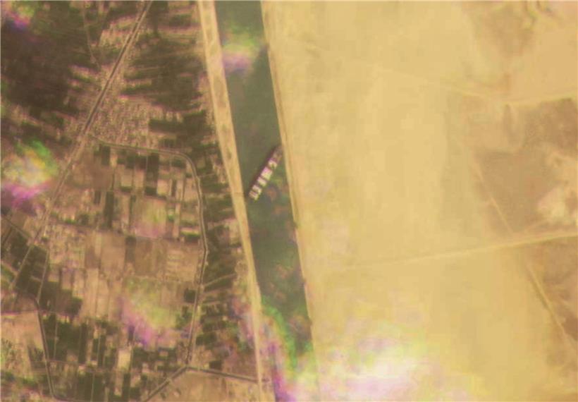 Dieses Satellitenbild von Planet Labs Inc. zeigt das Frachtschiff MV Ever Given, das im Suezkanal auf Grund gelaufen ist und seither die wichtige Schifffahrtsstraße zwischen Asien und Europa blockiert
