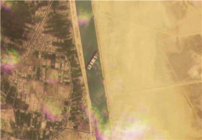 Dieses Satellitenbild von Planet Labs Inc. zeigt das Frachtschiff MV Ever Given, das im Suezkanal auf Grund gelaufen ist und seither die wichtige Schifffahrtsstraße zwischen Asien und Europa blockiert
