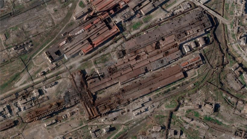 Dieses von Planet Labs PBC zur Verfügung gestellte Satellitenbild zeigt Schäden am Stahlwerk Azovstal in Mariupol
