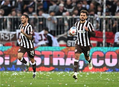 Diesmal vom Punkt erfolgreich: Danel Sinani (r.)
