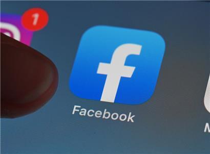 Digital vernetzt, per Smartphone, Tablet oder Computer: für viele Luxemburger Internetnutzer Teil des Alltags
