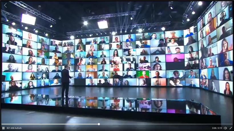 Digitale Akklamation: Serbiens Staatschef Vucic lässt sich per Videokonferenz zujubeln
