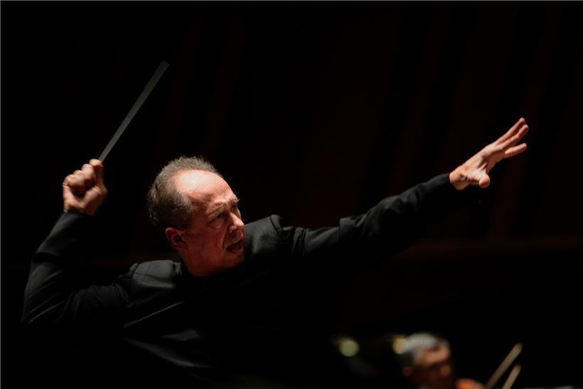 Dimitri Liss dirigierte am 6. März das OPL 
