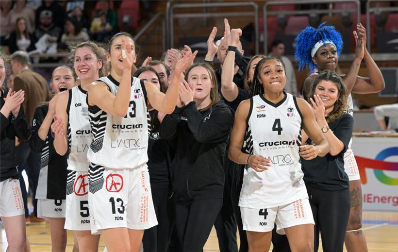 Direkt nach dem Spiel feierte der T71 noch den knappen Finaleinzug
