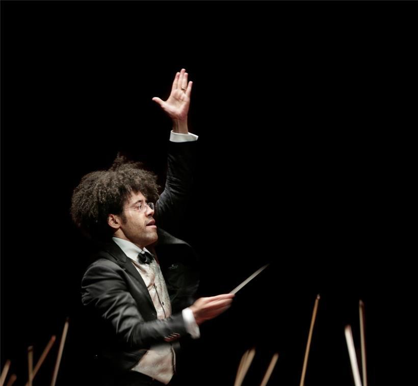 Dirigent Rafael Payare führt das Orchestre symphonique de Montréal in der Philharmonie an
