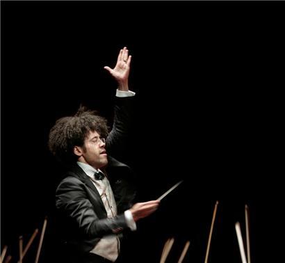 Dirigent Rafael Payare führt das Orchestre symphonique de Montréal in der Philharmonie an
