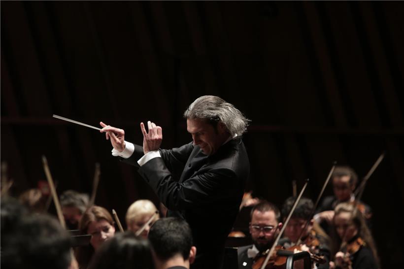 Dirigent Vladimir Jurowski leitet erstklassiges Konzert in der Philharmonie vor begeistertem Publikum