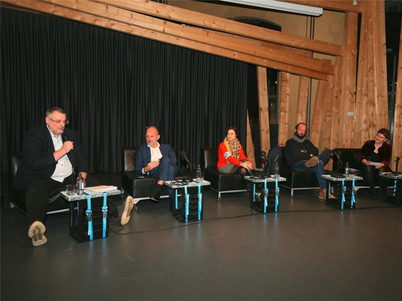 Diskutiert wurde über die Hürden, die eine Bekämpfung des Phänomens unmöglich machen, und über etwaige Lösungsansätze
