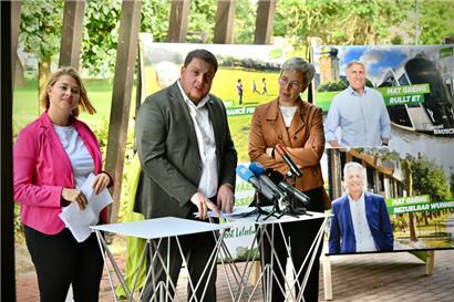 Djuna Bernard, Meris Sehovic und Sam Tanson stellen ihr Programm und die Wahlkampfslogans im Merler Park vor
