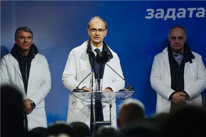 Djuro Macut (M.), ein politisch unerfahrener Medizinprofessor, soll neuer serbischer Ministerpräsident werden
