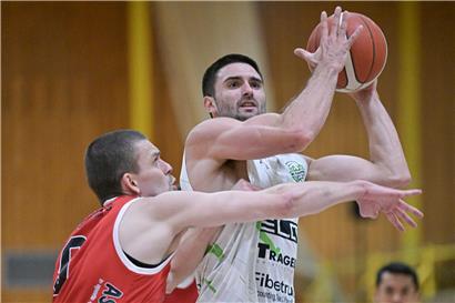 Domenick Sleva in Aktion als Leistungsträger des Fußballteams Mamer beim Spiel