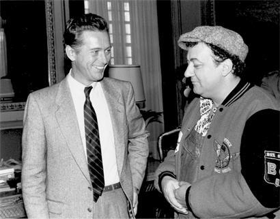Dominique Baudis (g.), maire de Toulouse, et Coluche (d.) 1985 lors de la création des „Restaus du coeur“