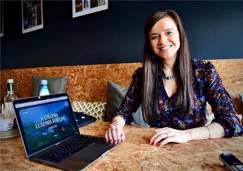 Dominique Santana stellt die neue Internetseite colonia.lu vor, auf der jeder seine Geschichte zur Migrationsbewegung nach Brasilien teilen kann
