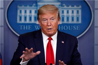 Donald Trump, Präsident der USA, spricht im Weißen Haus über das Coronavirus. 
