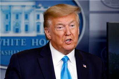Donald Trump, Präsident der USA, spricht im Weißen Haus über das Coronavirus. 
