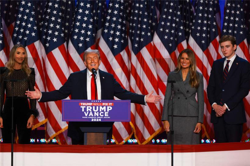 Donald Trump am Morgen vor Anhängern in Florida
