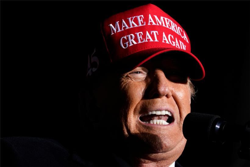 Donald Trump, der ehemalige Präsident der USA, spricht während einer Kundgebung in Sioux City (Iowa)
