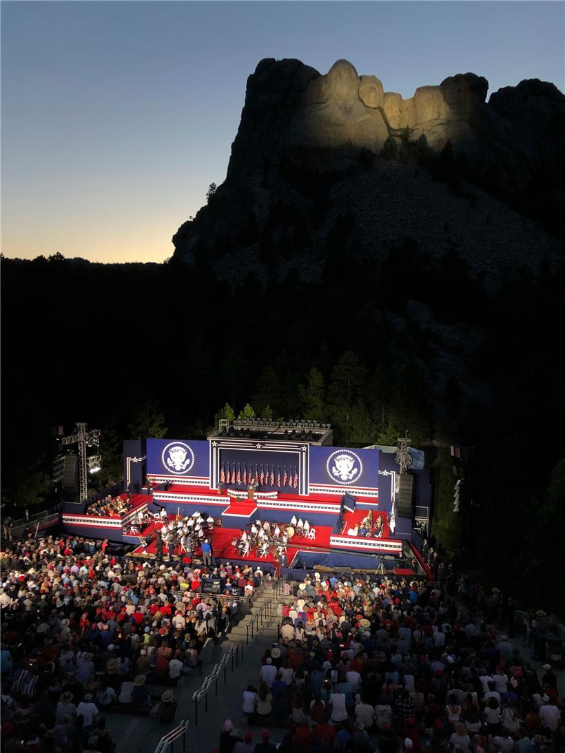 Donald Trump hält am Nationaldenkmal am Mount Rushmore anlässlich des Unabhängigkeitstages eine Rede
