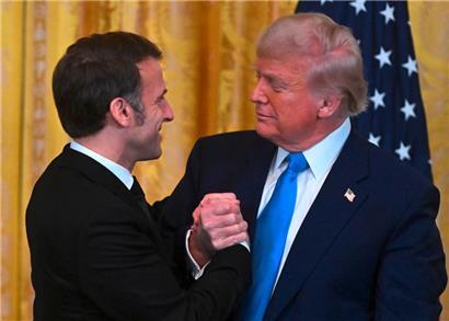 Donald Trump und Emmanuel Macron stellen am Montag im Weißen Haus ihre Männerfreundschaft zur Schau
