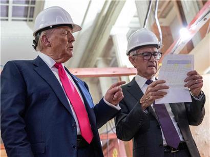 Donald Trump und Jerome Powell im ernsten Gespräch – Spannungen zwischen Ex-Präsident und Fed-Chef sichtbar