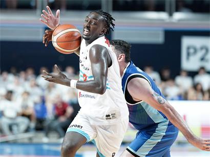 Dorian Grosber läuft aktuell für die U20-Auswahl der FLBB in der Slowakei auf