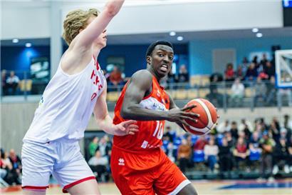 Dorian Grosber steht mit ALBA-Kooperationspartner Bernau im Viertelfinale der deutschen Pro B
