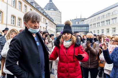 Dr. Benoît Ochs hat während Wochen die Schlagzeilen bestimmt und wurde zum umstrittenen Symbol der Antivax-Bewegung
