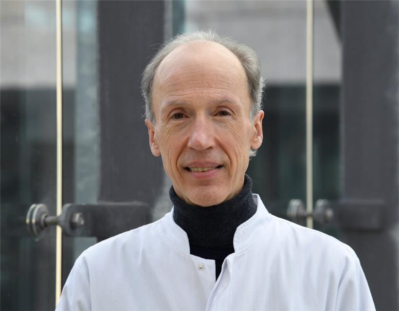 Dr. Gérard Schockmel ist Facharzt für Infektionskrankheiten an den Hôpitaux Robert Schuman (HRS). Er hat rund zehn Jahre lang zu RNA-Viren geforscht.
