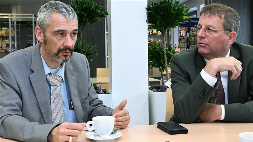 Dr. Gerhard Ristow und Dr. Jean-Marc Cloos im Gespräch bei medizinischer Fachveranstaltung