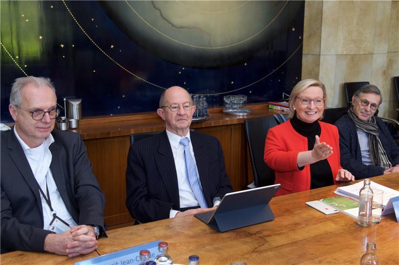 Dr. Jean-Claude Schmit, Dr. Carlo Bock, Lotty Prussen und Dr. Paul Rauchs zogen am Montagmorgen Bilanz über zehn Jahre Euthanasiegesetz
