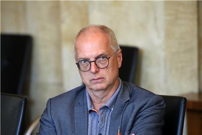 Dr. Jean-Claude Schmit, der Direktor der „Santé“, hat sich am Montag in einem 100,7-Interview zur aktuellen Corona-Situation in Luxemburg geäußert
