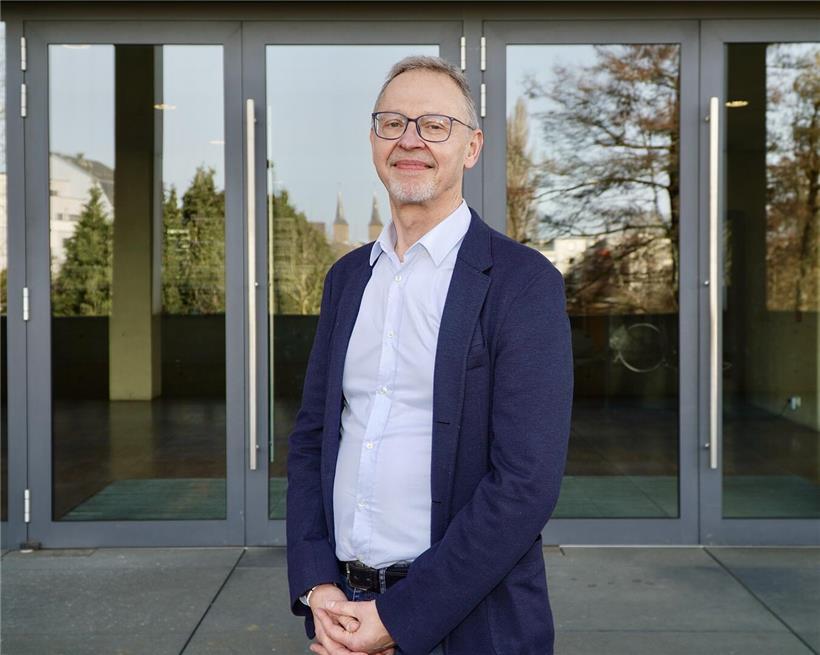 Dr. Martin Will erklärt die verschiedenen Arbeitsweisen von Künstlicher Intelligenz in einem Vortrag