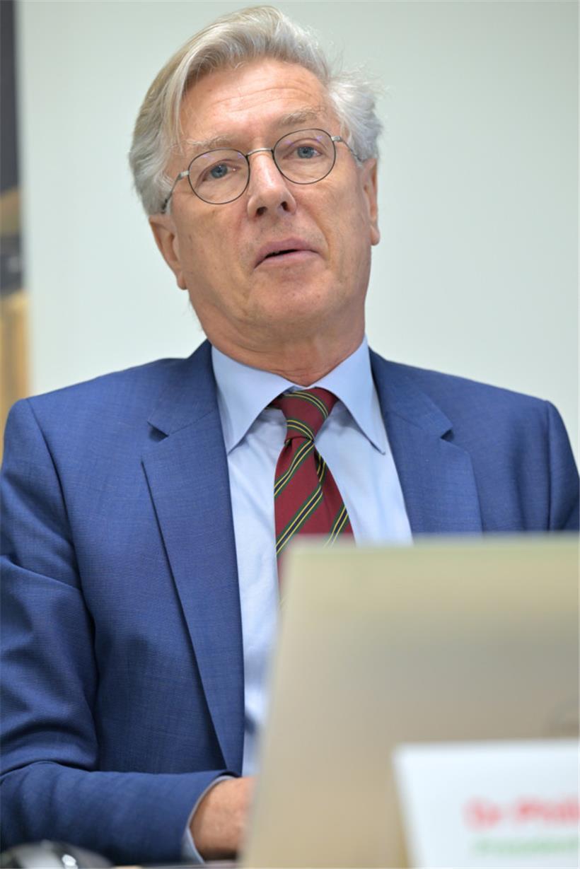 Dr. Philippe Turk stellte die Vision der FHL vor, wie sich die Krankenhäuser in den nächsten sieben Jahren weiterentwickeln sollen
