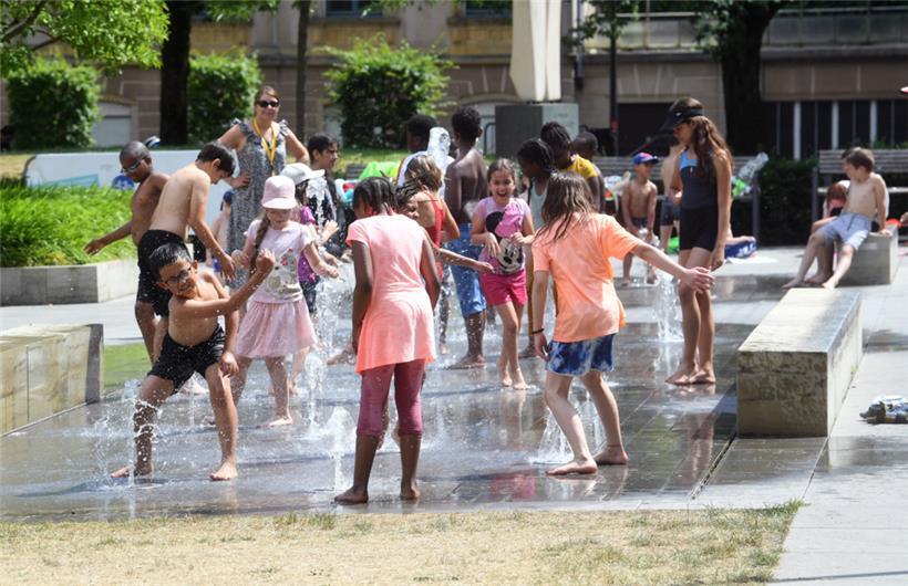 Draußen im Nassen spielen ist nicht – Luxemburgs Schüler müssen trotz Hitzewelle die Schulbank drücken
