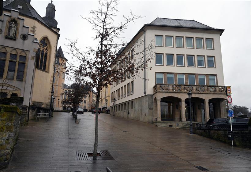 Drei 16-Jährige werden in der Nähe des Staatsratsgebäudes bedroht und überfallen, Jugendkriminalität in Berlin.