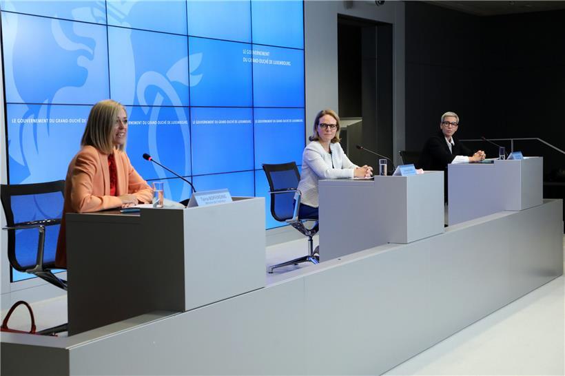 Drei Ministerinnen, ein Ziel: die Stärkung der Demokratie. V.l.n.r.: Taina Bofferding, Corinne Cahen und Sam Tanson.
